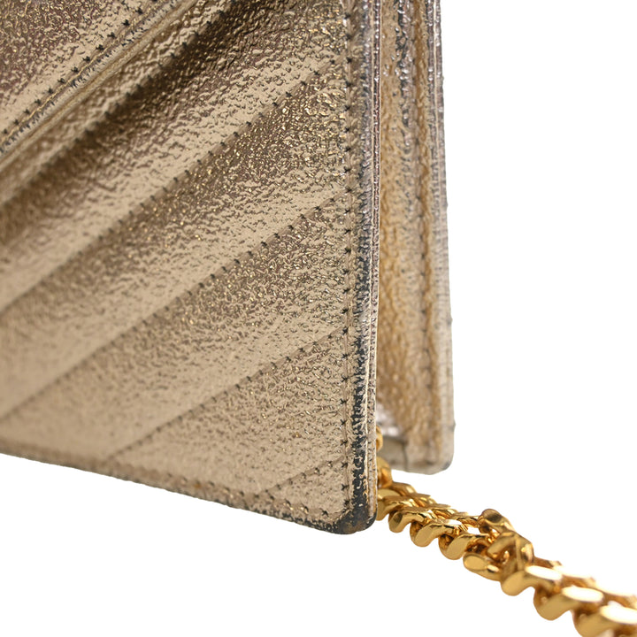 Saint Laurent Metallic Crackled Chevron Cuir de veau Monogram Envelope Chain Portefeuille