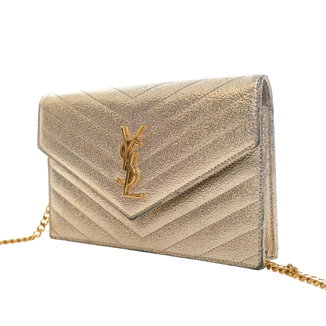 Saint Laurent Metallic Crackled Chevron Cuir de veau Monogram Envelope Chain Portefeuille