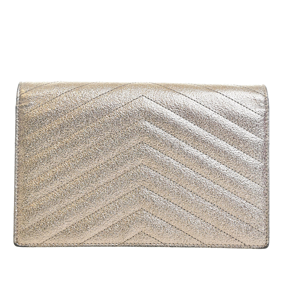 Saint Laurent Metallic Crackled Chevron Cuir de veau Monogram Envelope Chain Portefeuille