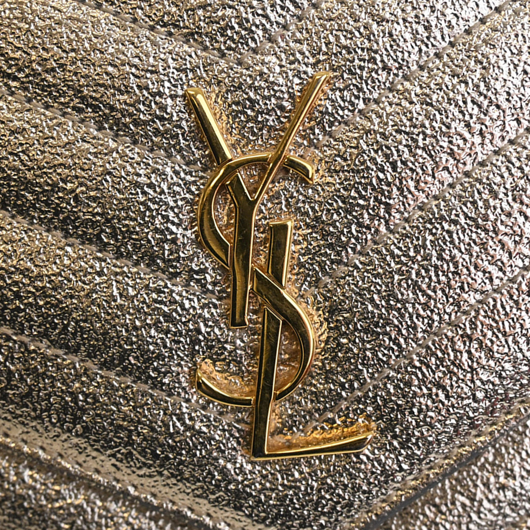Saint Laurent Metallic Crackled Chevron Cuir de veau Monogram Envelope Chain Portefeuille