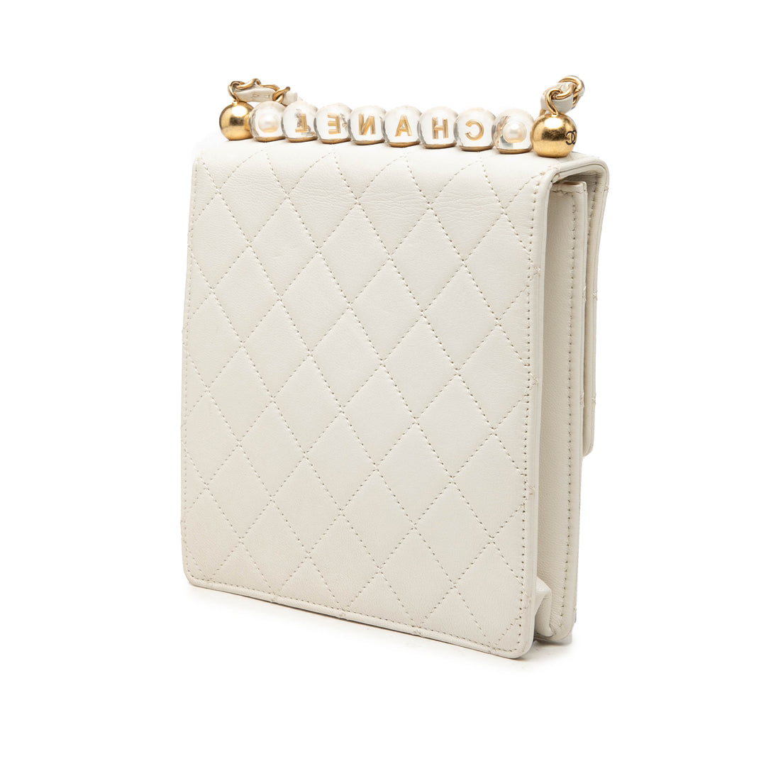 Chanel Chic Perles à rabat Petit Cuir d'agneau Blanc – vue 2 – GABY PARIS