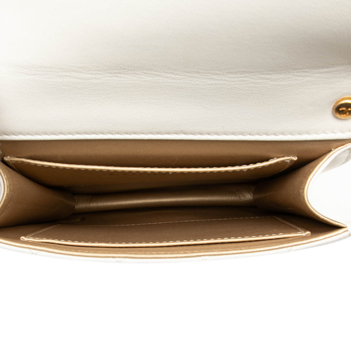 Chanel Chic Perles à rabat Petit Cuir d'agneau Blanc – vue 4 – GABY PARIS