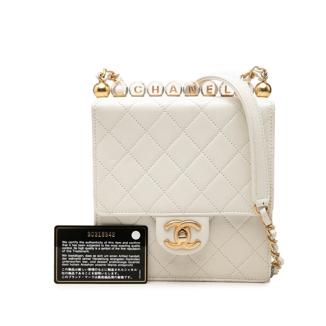 Chanel Chic Perles à rabat Petit Cuir d'agneau Blanc – vue 7 – GABY PARIS