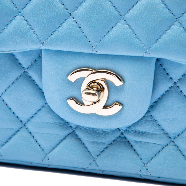 Chanel Medium Classic Cuir d’agneau Valentines Heart Charms Simple rabat