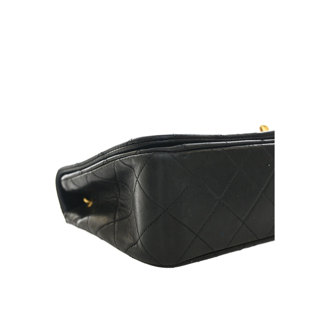 Chanel CC Matelassé Fermoir tourniquet Full Rabat simple Cuir d'agneau Noir – vue 11 – GABY PARIS
