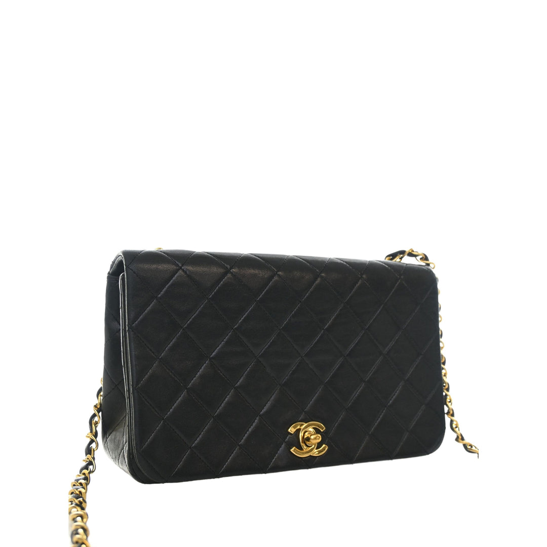 Chanel CC Matelassé Fermoir tourniquet Full Rabat simple Cuir d'agneau Noir – vue 12 – GABY PARIS
