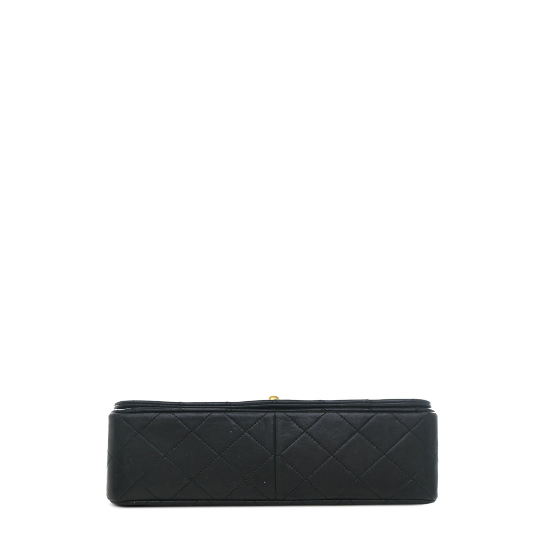 Chanel CC Matelassé Fermoir tourniquet Full Rabat simple Cuir d'agneau Noir – vue 3 – GABY PARIS