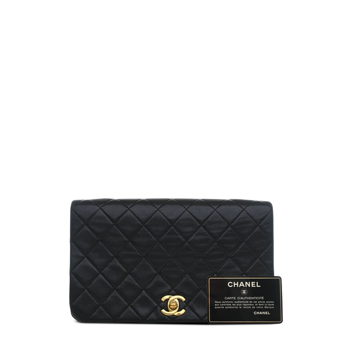 Chanel CC Matelassé Fermoir tourniquet Full Rabat simple Cuir d'agneau Noir – vue 6 – GABY PARIS