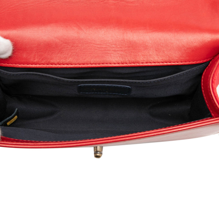 Chanel Matelassé et Boy à rabat Moyen Tweed Rouge – vue 4 – GABY PARIS