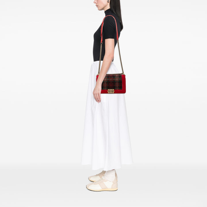 Chanel Matelassé et Boy à rabat Moyen Tweed Rouge – vue 7 – GABY PARIS