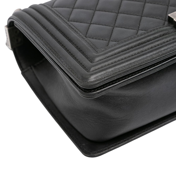 Chanel Old Medium Quilted Cuir d’agneau Boy Flap Noir – GABY PARIS Authentique