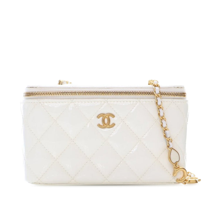 Chanel Small Quilted Cuir verni Coco Heart Charms Vanity Étui with Chain Blanc