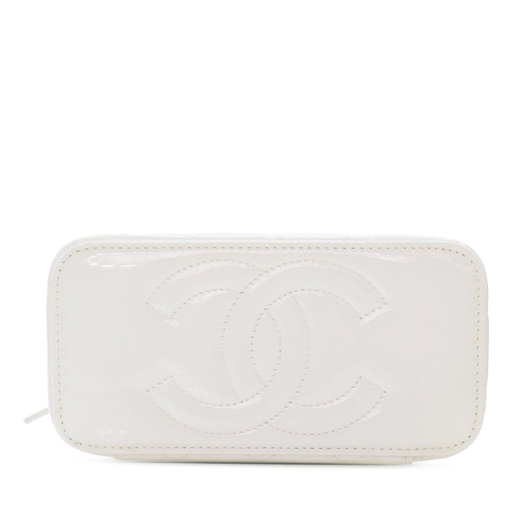 Chanel Small Quilted Cuir verni Coco Heart Charms Vanity Étui with Chain Blanc