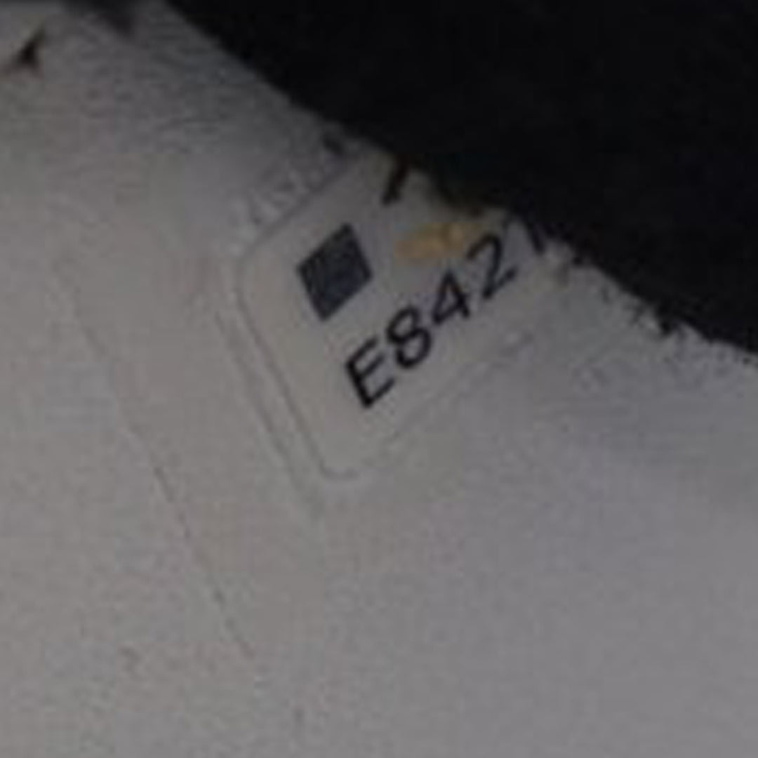 Chanel Small Quilted Cuir verni Coco Heart Charms Vanity Étui with Chain Blanc