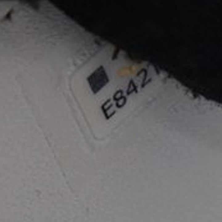 Chanel Small Quilted Cuir verni Coco Heart Charms Vanity Étui with Chain Blanc