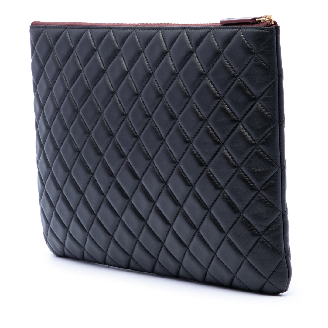 Chanel Large Matelassé Cuir d’agneau O Étui Pochette