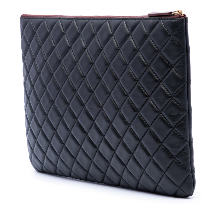 Chanel Large Matelassé Cuir d’agneau O Étui Pochette