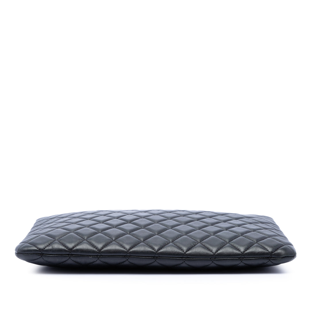 Chanel Large Matelassé Cuir d’agneau O Étui Pochette