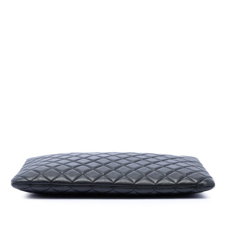 Chanel Large Matelassé Cuir d’agneau O Étui Pochette