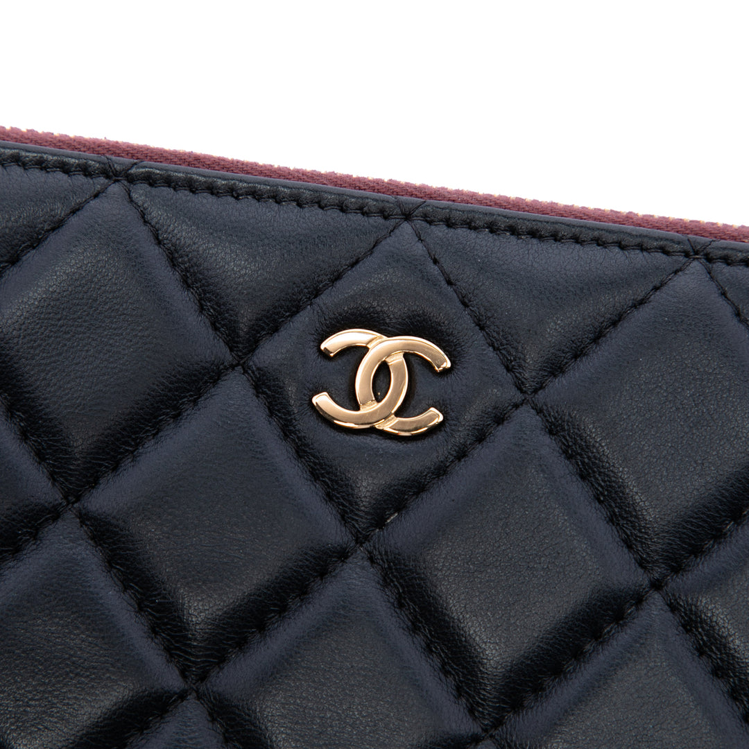 Chanel Large Matelassé Cuir d’agneau O Étui Pochette