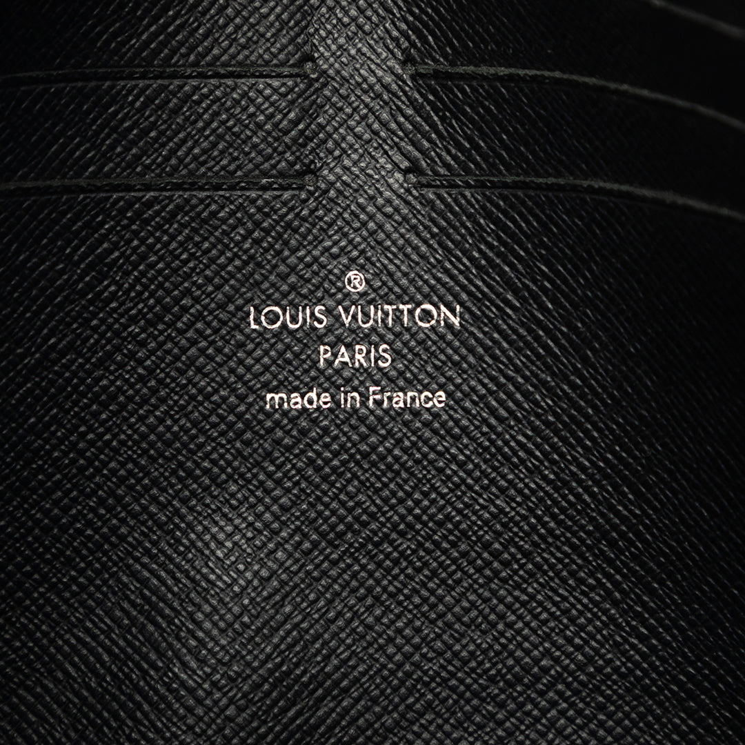 Louis Vuitton Reverse Pochette Voyage MM Monogram Eclipse Gris – vue 5 – GABY PARIS