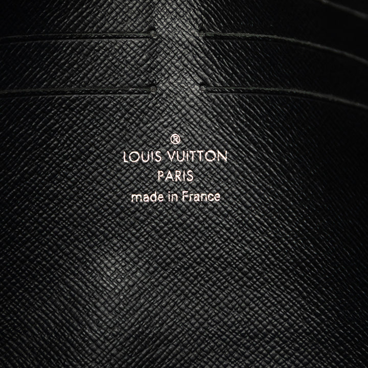 Louis Vuitton Reverse Pochette Voyage MM Monogram Eclipse Gris – vue 5 – GABY PARIS