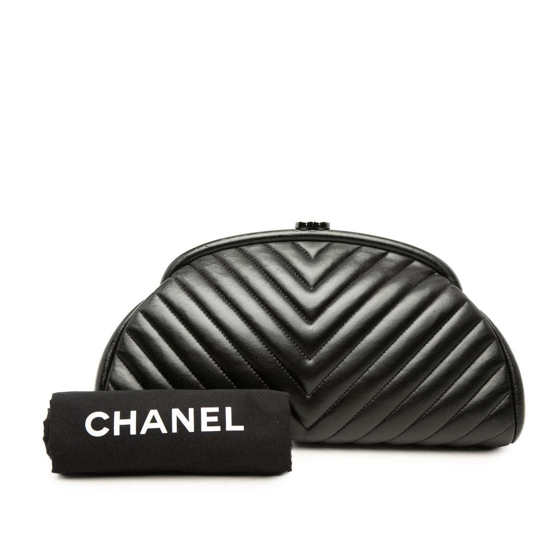 Chanel Chevron Timeless Kisslock Pochette Cuir d'agneau Noir – vue 7 – GABY PARIS