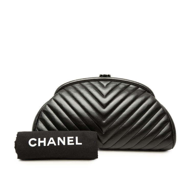 Chanel Chevron Timeless Kisslock Pochette Cuir d'agneau Noir – vue 7 – GABY PARIS