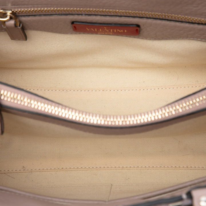 grainé Rockstud Flip Lock Cabas Cuir de veau grainé Marron