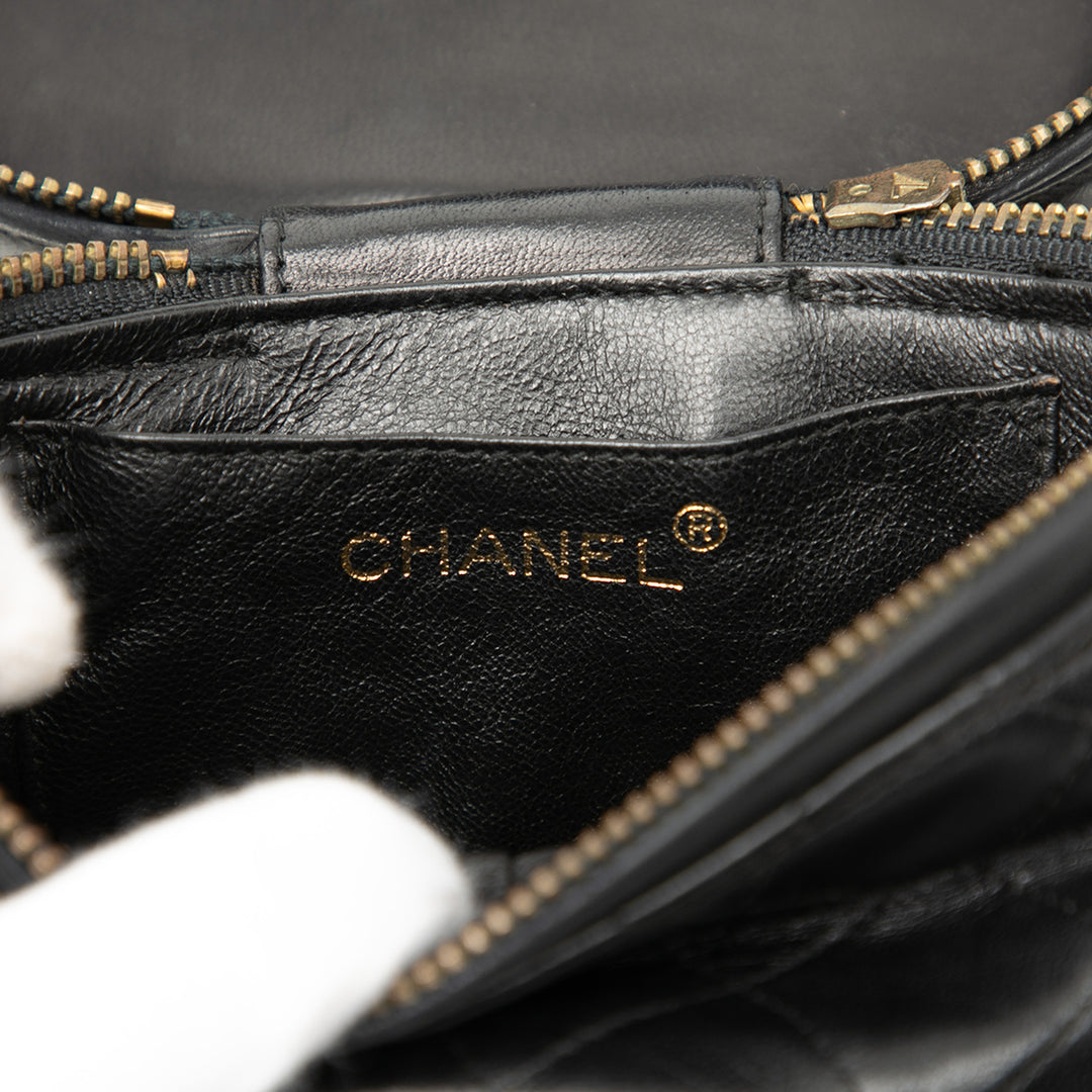 Chanel Matelassé Cuir d’agneau Pompon Vanity avec chaîne