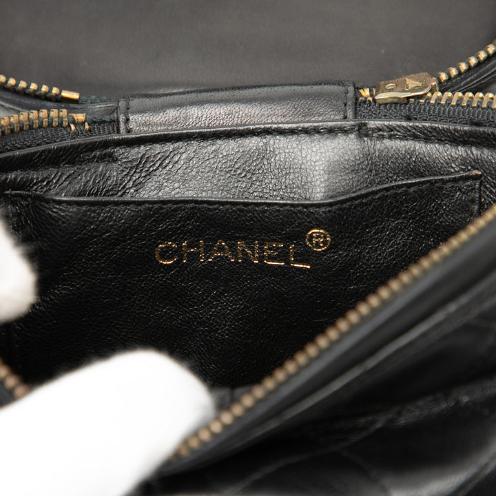 Chanel Matelassé Cuir d’agneau Pompon Vanity avec chaîne