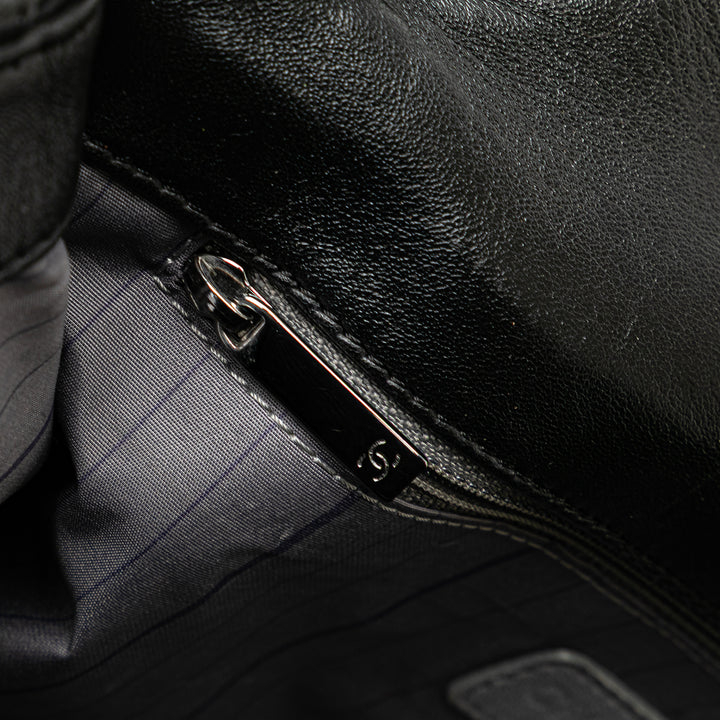 Chanel CC clouté Cuir d’agneau East West à rabat