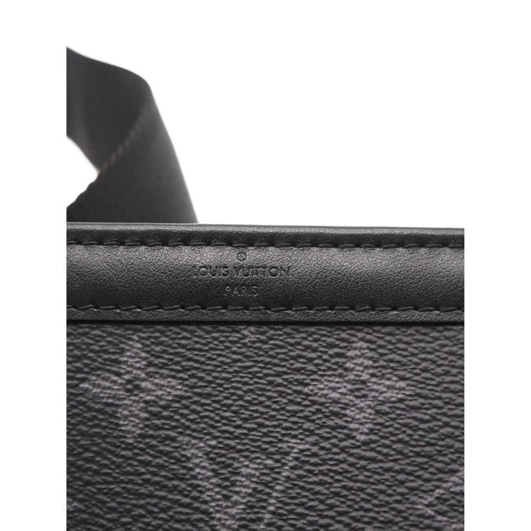 Louis Vuitton Gaston Wearable Portefeuille Monogram Eclipse Noir – vue 4 – GABY PARIS
