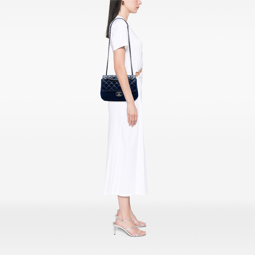 Chanel Sac bandoulière CC Matelassé et Cuir d'agneau Bleu – vue 5 – GABY PARIS