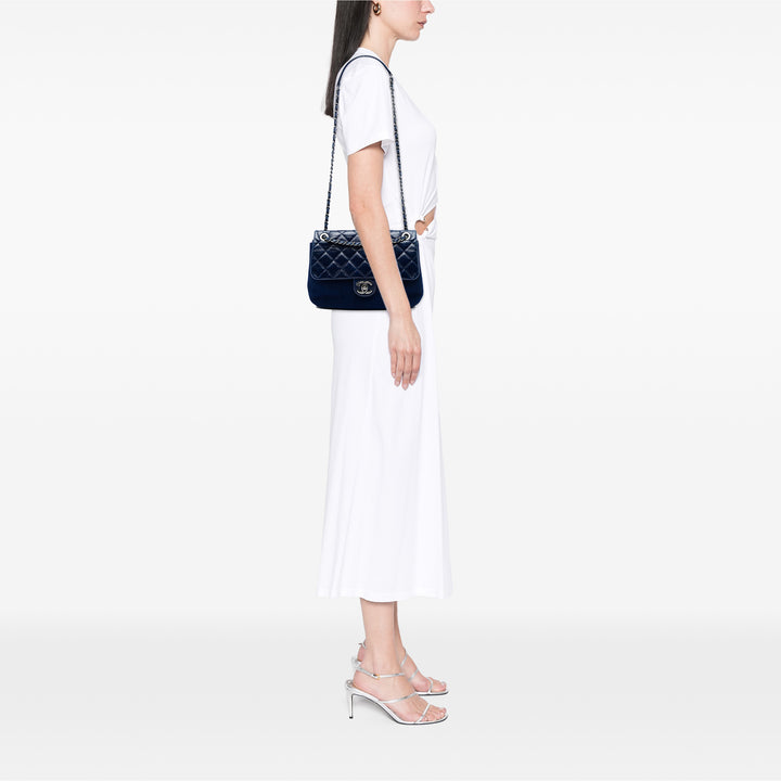 Chanel Sac bandoulière CC Matelassé et Cuir d'agneau Bleu – vue 5 – GABY PARIS