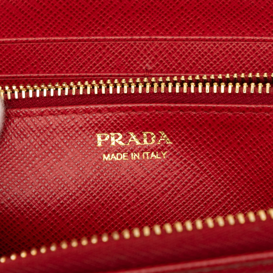 Prada Portefeuille long zippé Saffiano Rouge – vue 5 – GABY PARIS