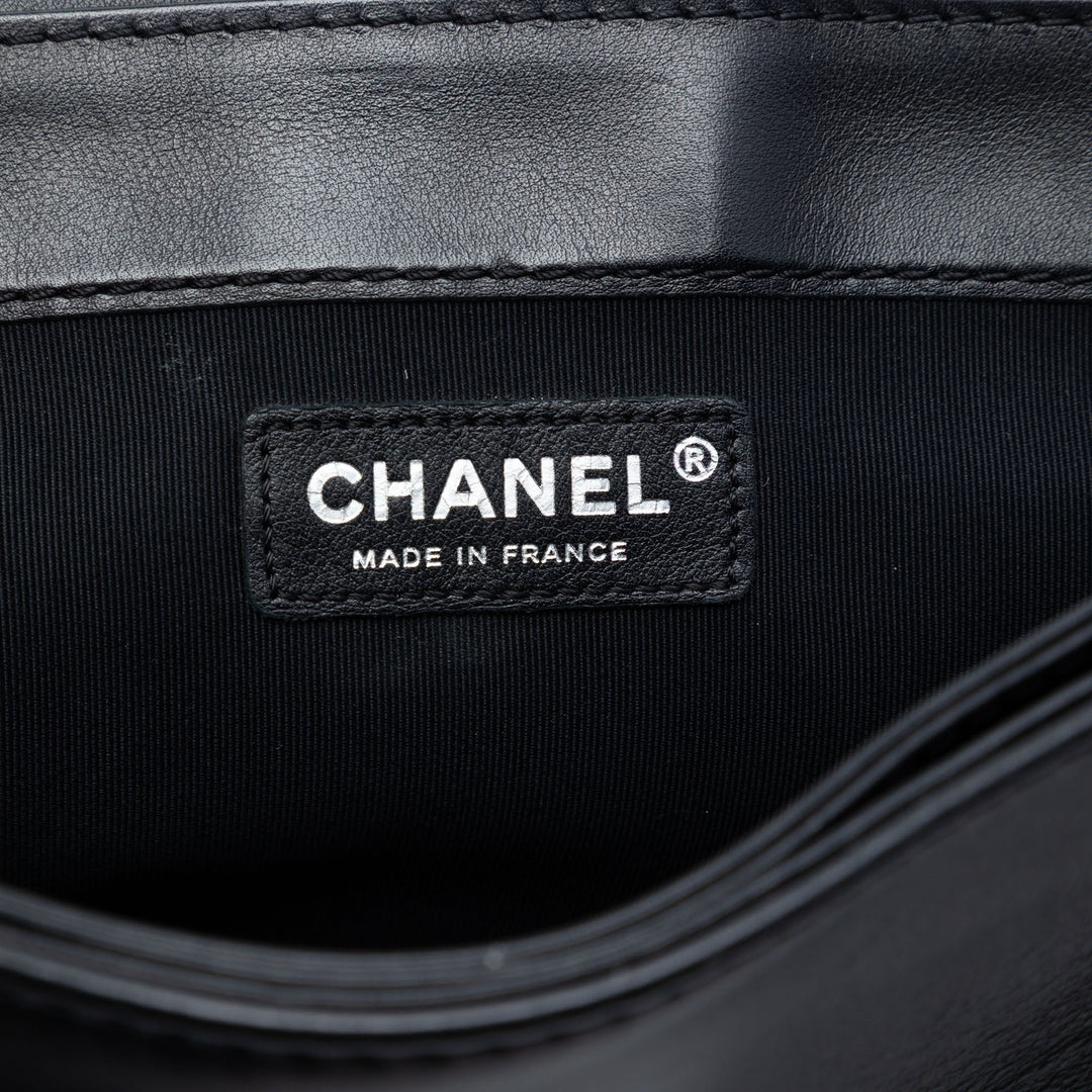 Chanel Medium Paris Dallas Enchained Boy à rabat