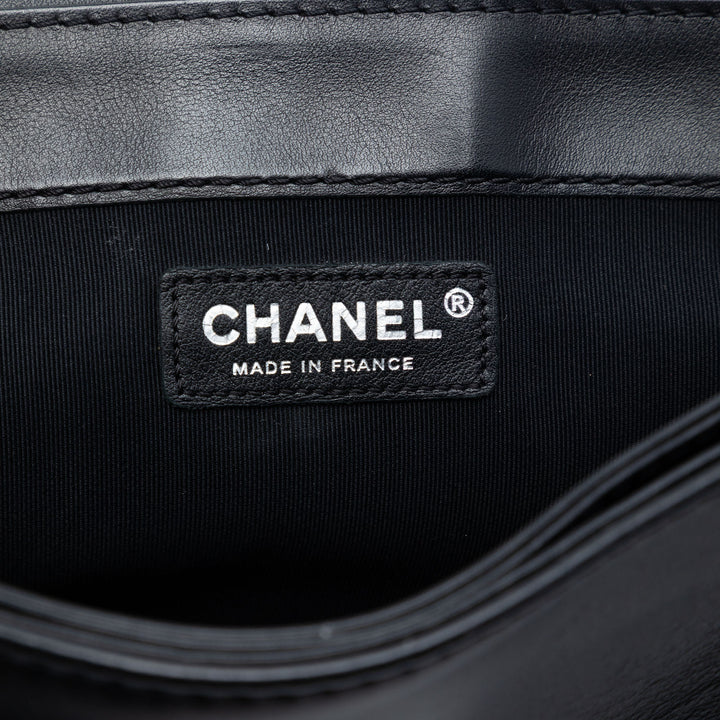 Chanel Medium Paris Dallas Enchained Boy à rabat
