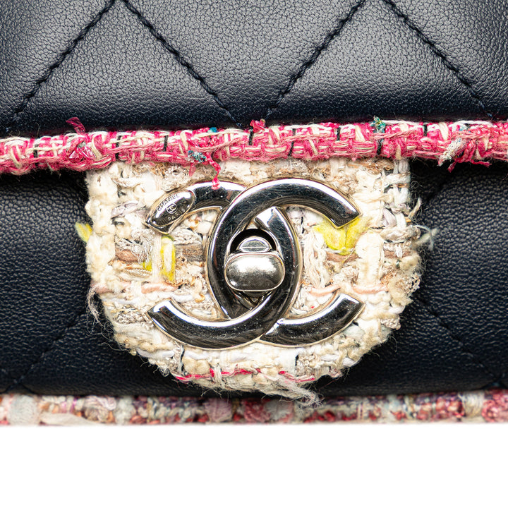 Chanel Quilted Cuir d’agneau and Tweed Elegant Trim Flap Bleu – GABY PARIS Authentique