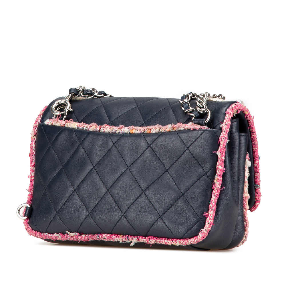 Chanel Quilted Cuir d’agneau and Tweed Elegant Trim Flap Bleu – GABY PARIS Authentique