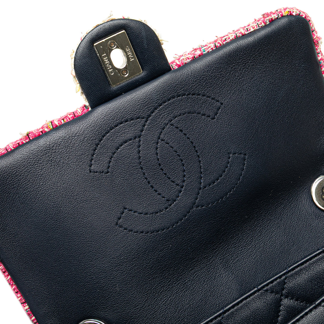 Chanel Quilted Cuir d’agneau and Tweed Elegant Trim Flap Bleu – GABY PARIS Authentique