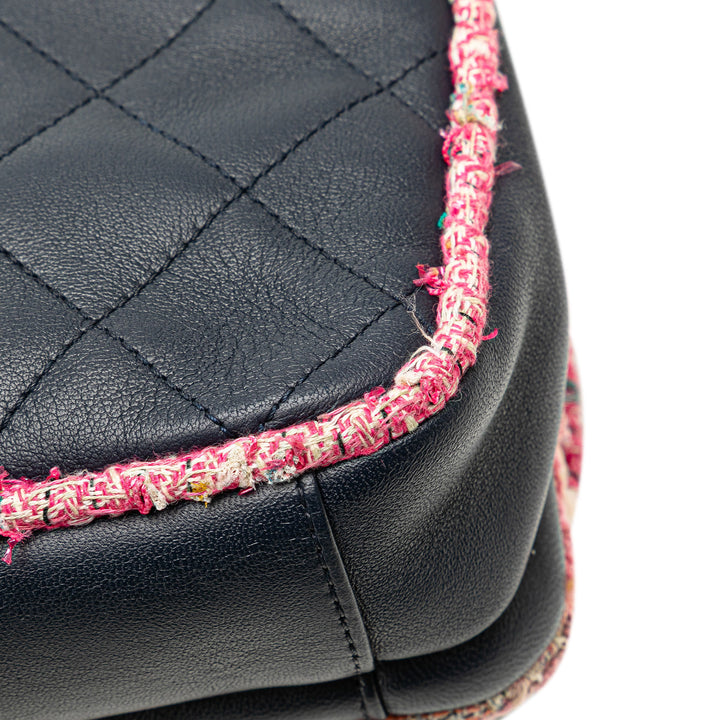 Chanel Quilted Cuir d’agneau and Tweed Elegant Trim Flap Bleu – GABY PARIS Authentique