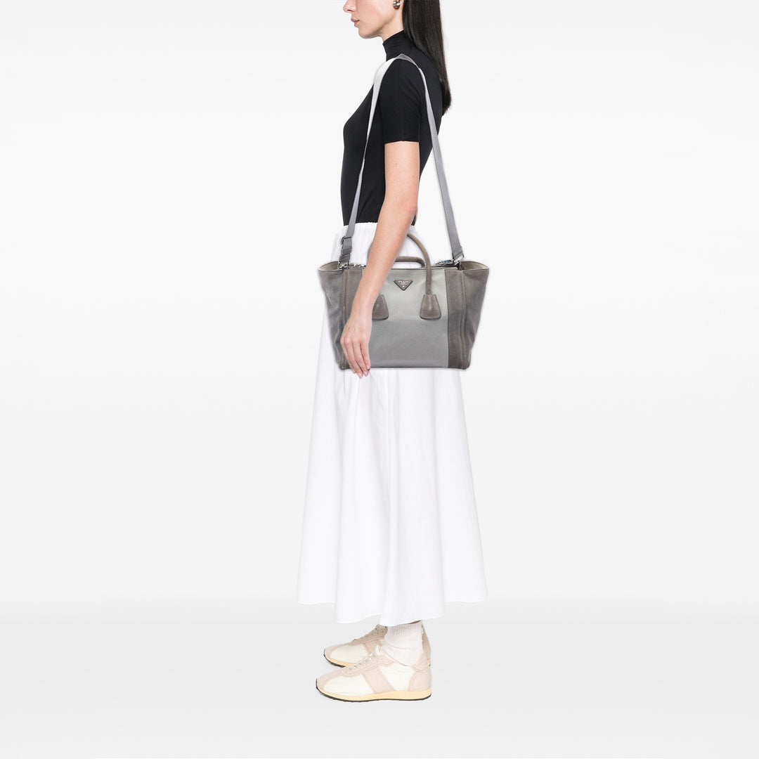 Prada Sac à main Scamosciato et Canapa Twin Poche Double Poignée Gris – vue 6 – GABY PARIS