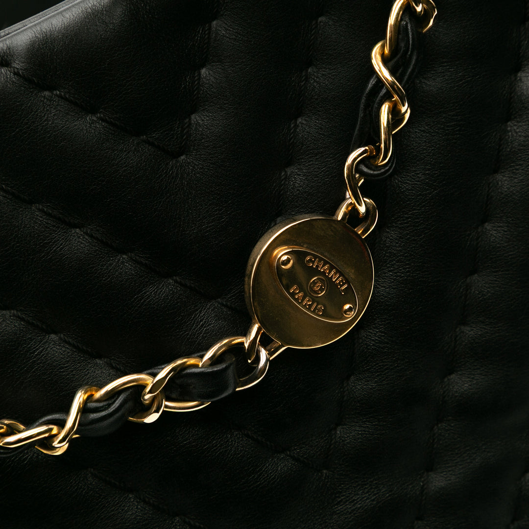 Chanel Large Chevron Cuir de veau Surpique Cabas Noir – GABY PARIS Authentique