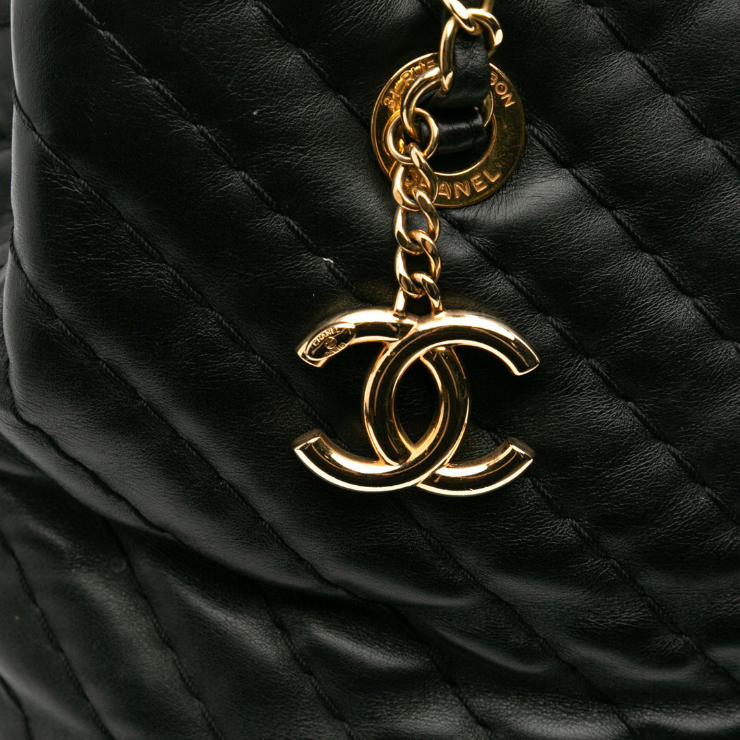 Chanel Large Chevron Cuir de veau Surpique Cabas Noir – GABY PARIS Authentique
