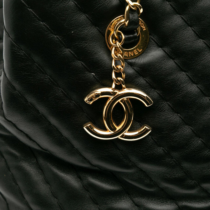 Chanel Large Chevron Cuir de veau Surpique Cabas Noir – GABY PARIS Authentique