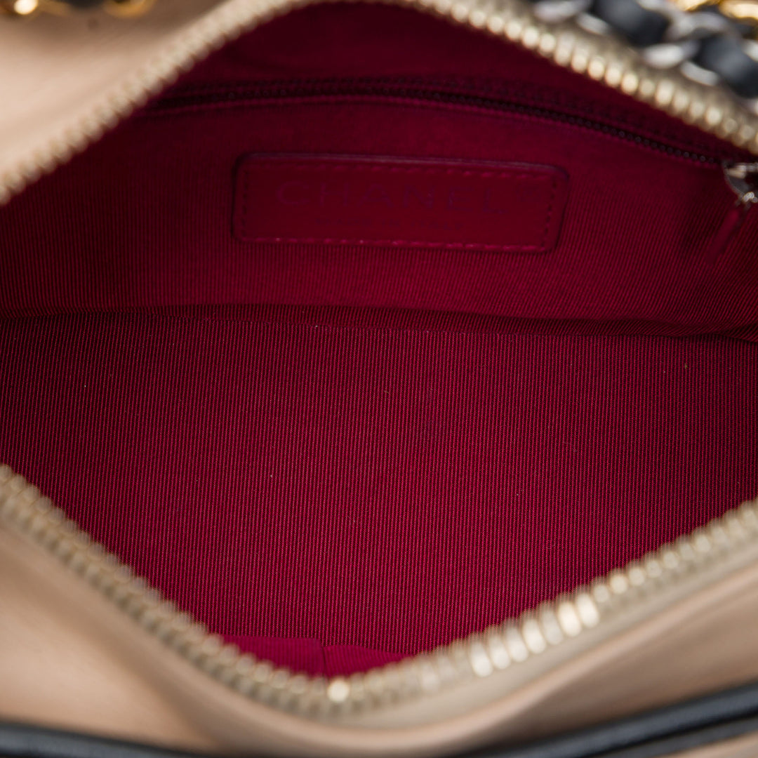 Chanel Small Matelassé vieilli Cuir de veau Gabrielle Hobo