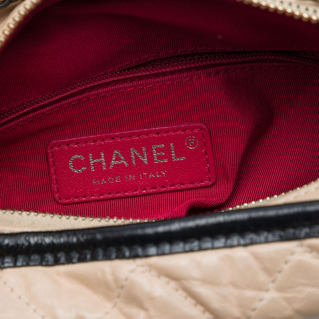 Chanel Small Matelassé vieilli Cuir de veau Gabrielle Hobo