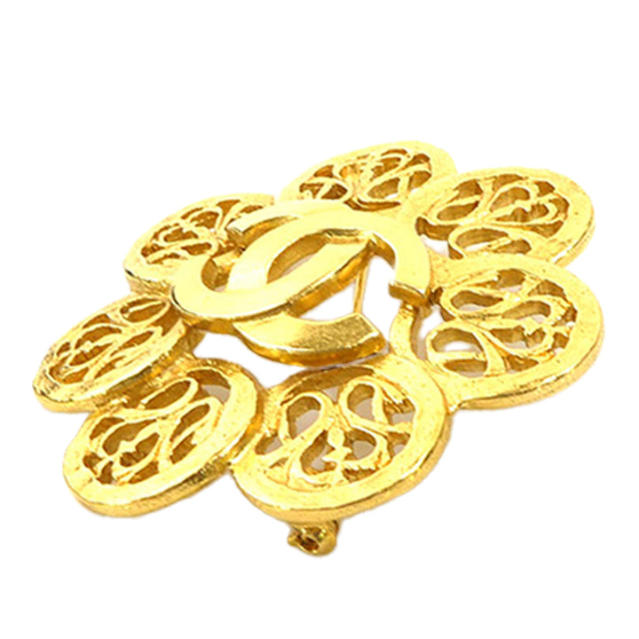 Chanel CC plaqué Flower Broche Doré – vue 3 – GABY PARIS