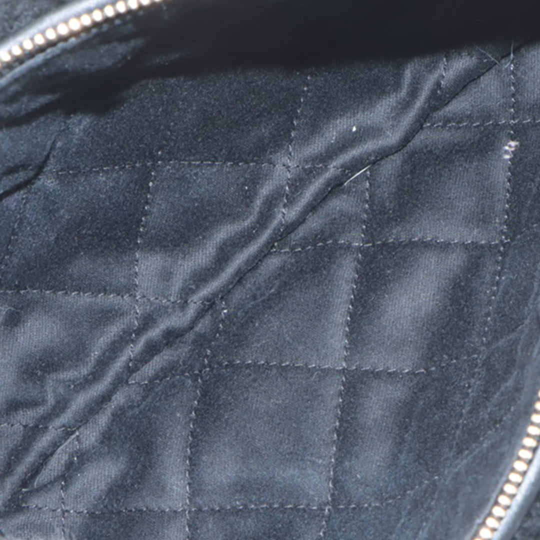 Chanel Small Quilted Aged Cuir d’agneau and Shearling 22 Sac à main Noir